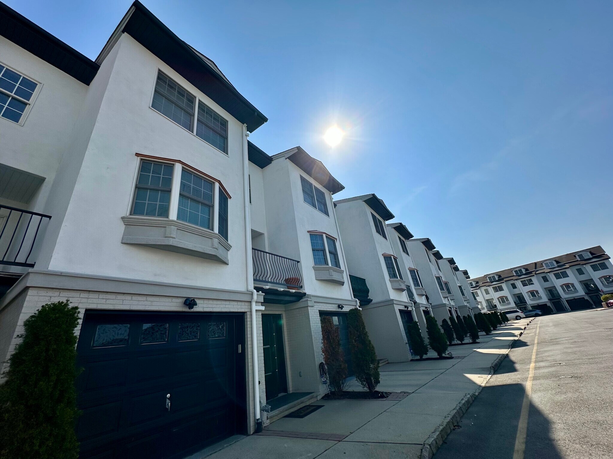 Building Photo - 3 Harbor Front Ct