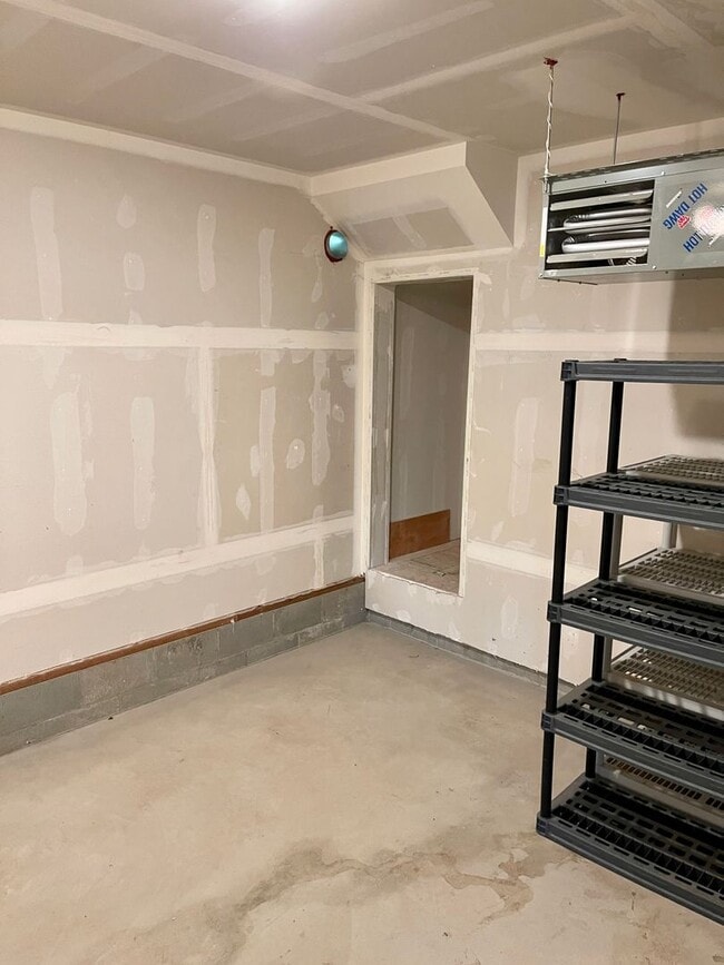 Building Photo - 410 Flower St