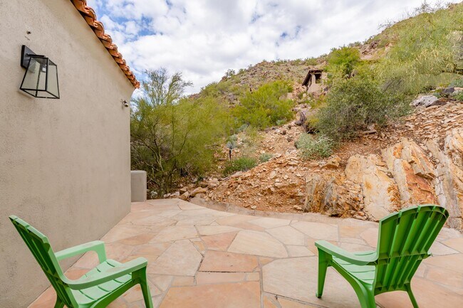 Building Photo - 7421 N Las Brisas Ln