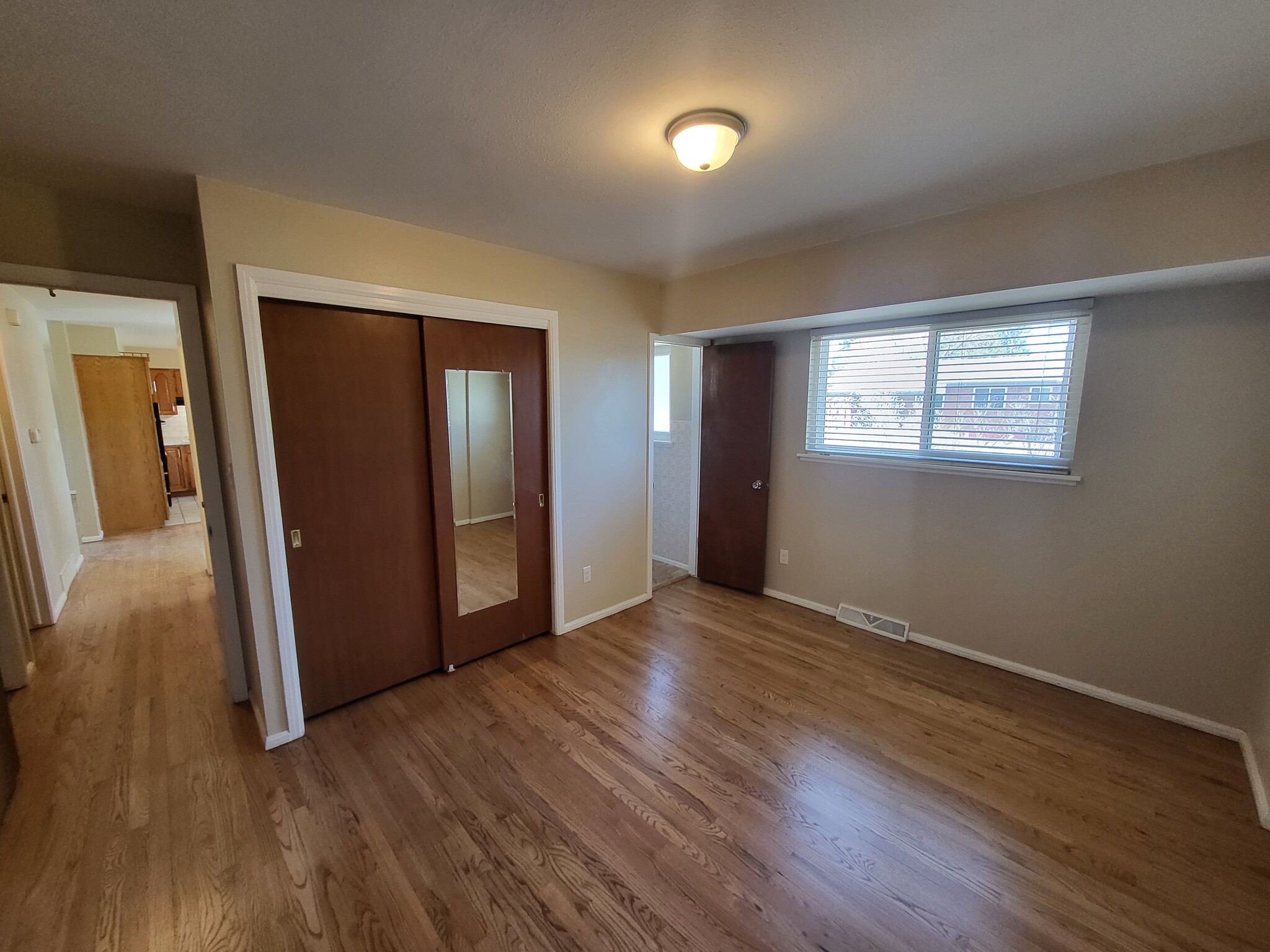 Primary bedroom with ensuite - 1909 Collier Ave