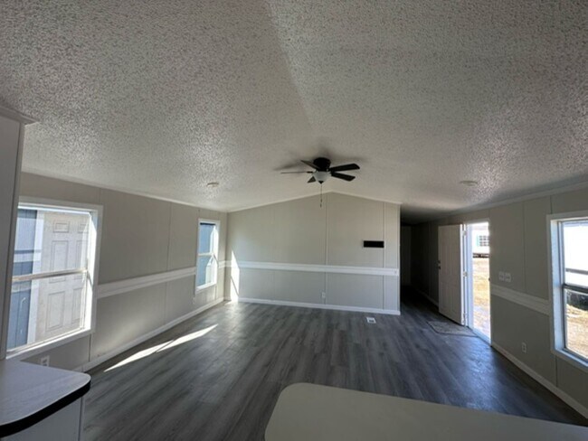 Building Photo - 1100 Rd 5894