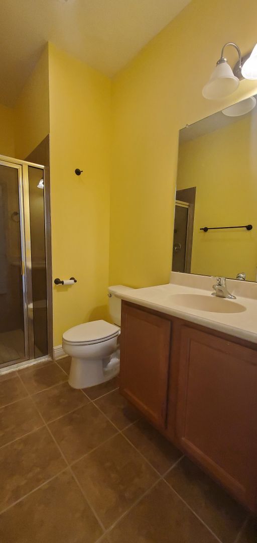 Building Photo - Gorgeous 4-Bedroom, 3-Bathroom Home in Tampa