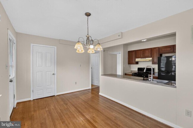 Building Photo - 2931 Sunset Ln