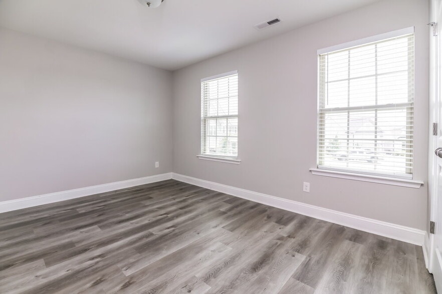 Building Photo - 504 Willow Breeze Ct