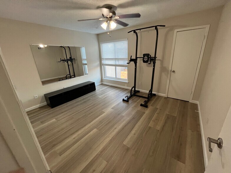 Building Photo - 3121 Park Ln