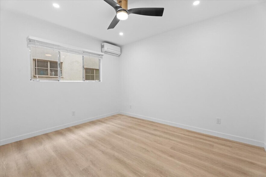 Building Photo - 1021 N Edinburgh Ave