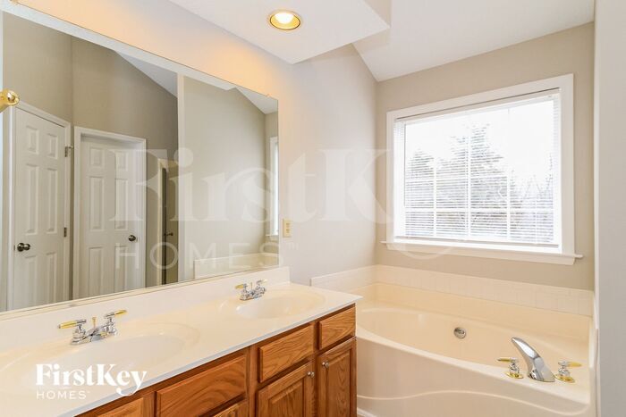 Building Photo - 365 Craver Pointe Dr