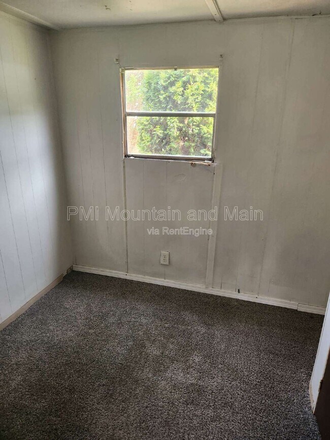 Building Photo - 9 Grateful Way