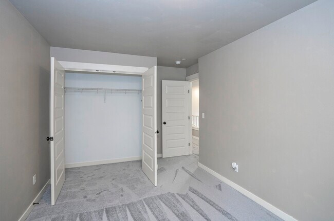 Building Photo - 1749 Skyline Ridge Ln SW