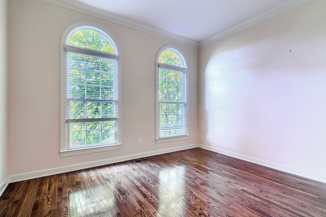 Building Photo - 4 Bedroom single family home in Chapel Hill