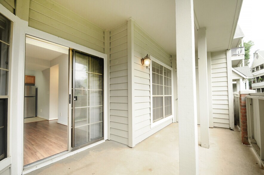 Building Photo - 3903 Penderview Dr