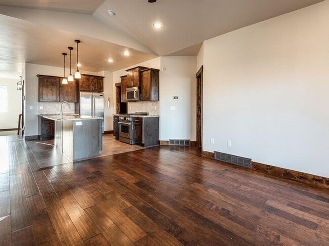 Building Photo - Desirable Black Rock Ridge with Mountain Views