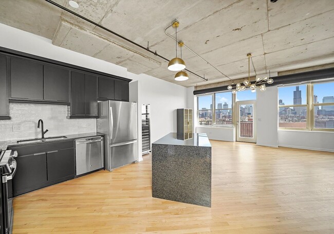 Building Photo - 6 S Laflin St