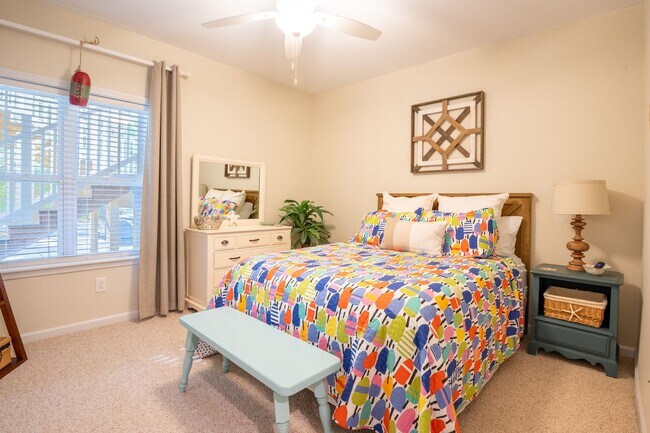 Building Photo - OFF-SEASON FURNISHED MONTHLY RENTAL AVAILABLE JAN '26