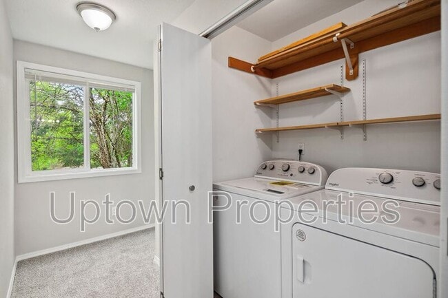 Building Photo - 6133-6135 SE Frances St.