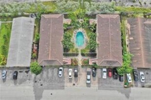 Building Photo - 1424 Holly Heights Dr