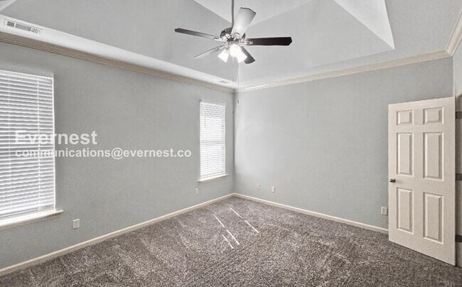 Building Photo - 3 Bed/2 Bath Home with Garage / Pet-Friendly / Available Now!