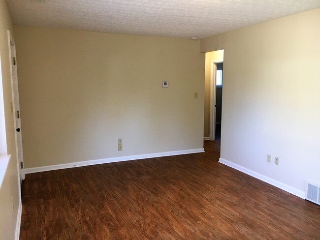 Building Photo - **REMODELED 2-BEDROOM HOME w/ GARAGE IN NO...