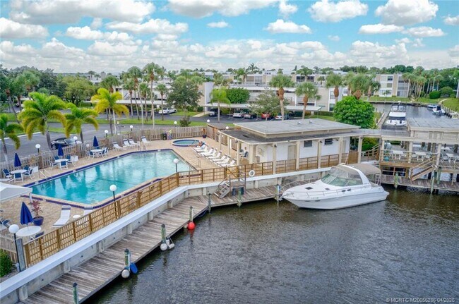 Building Photo - 1950 SW Palm City Rd