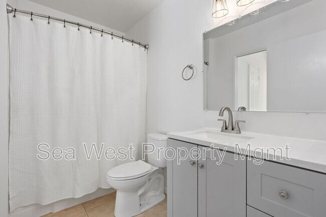 Building Photo - 820 Encinitas Blvd