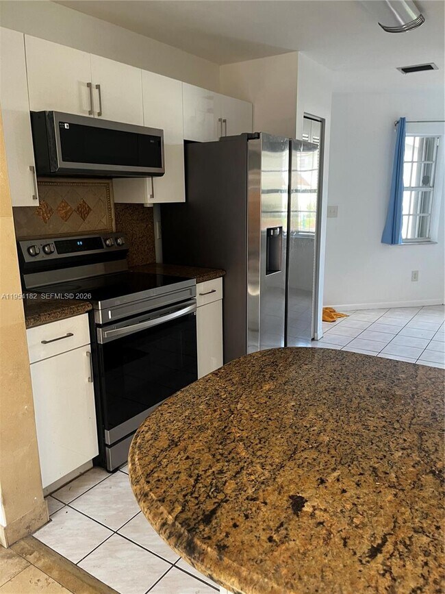 Building Photo - 13934 SW 102nd Ln