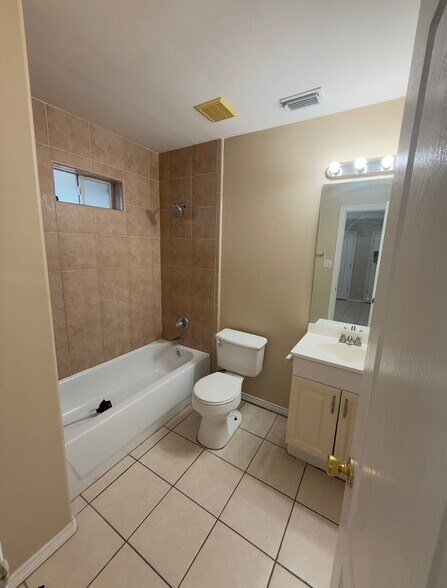 Building Photo - 3110 Carson St