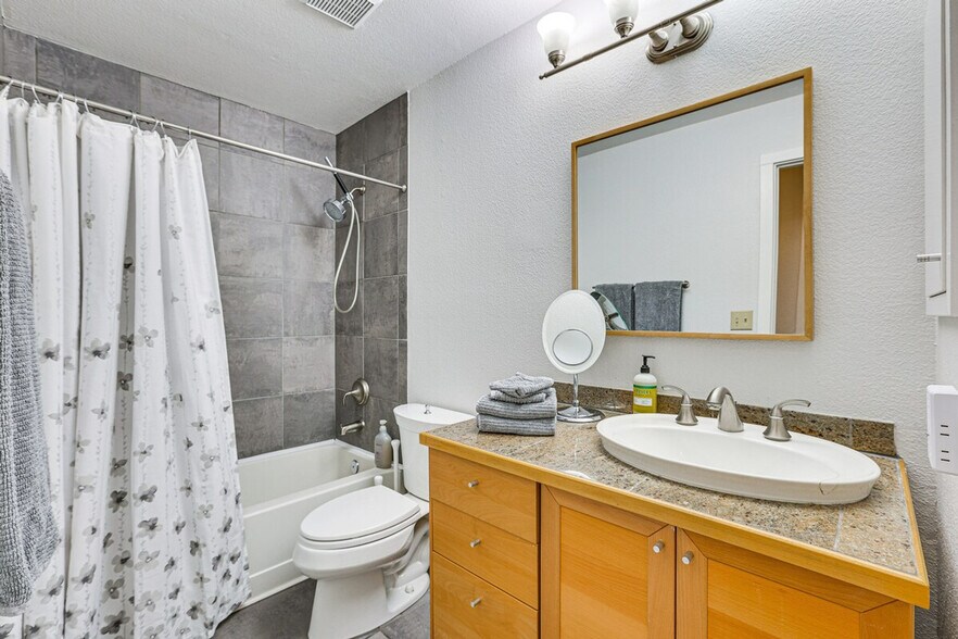 Building Photo - 11375 E Sahuaro Dr