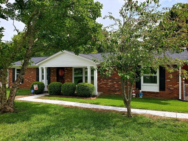 Primary Photo - Beautifully remodeled 3BR/1.5BA in Goodlet...