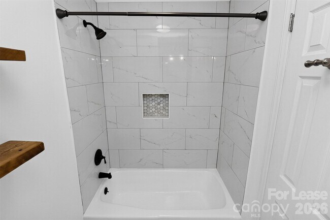 Building Photo - 2438 Knickerbocker Dr