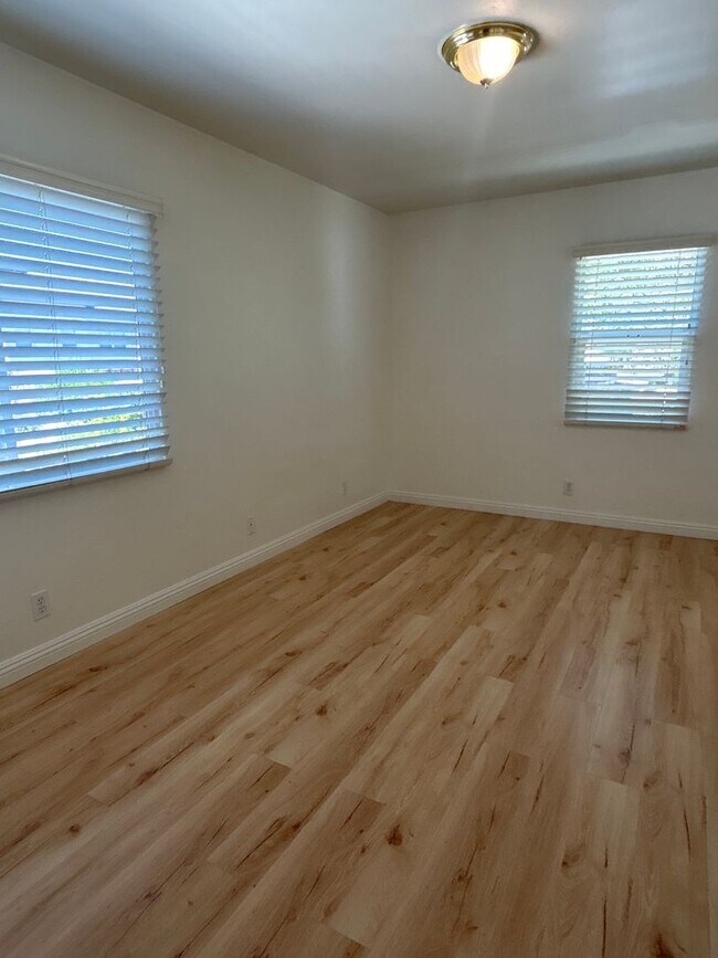 Building Photo - 77 S Sierra Madre Blvd