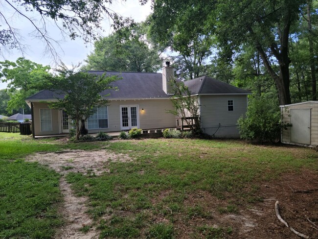 Building Photo - 3/2 Lake Forest Daphne fenced back yard