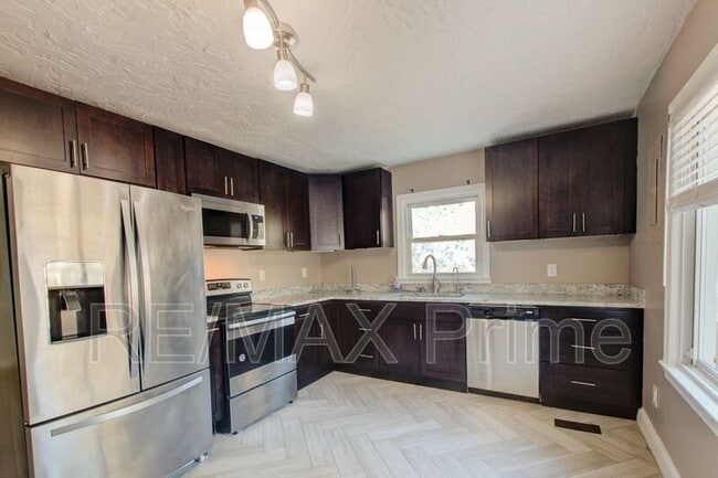 Building Photo - 200 Cynthia Dr