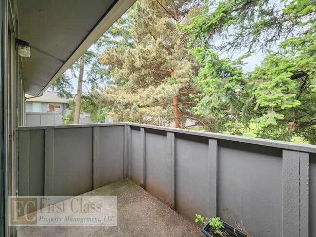 Building Photo - 1372 NE 186th Ave