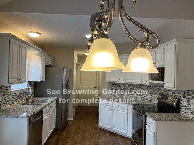 Building Photo - Amazing 3 bedroom 2 bath located in the Ol...