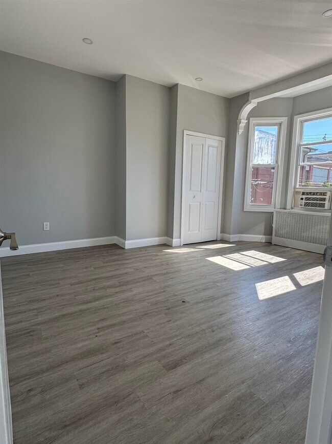 Building Photo - 1515 Kerrigan Ave