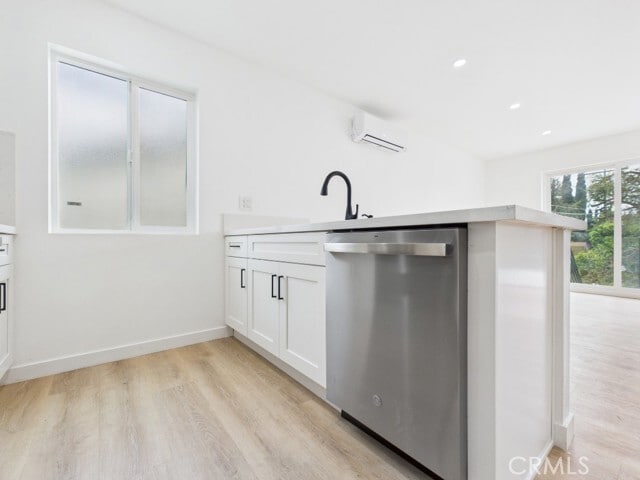 Building Photo - 748 Newport Ave