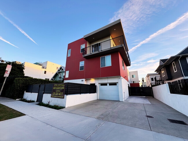 Building Photo - 1220 W 35th St