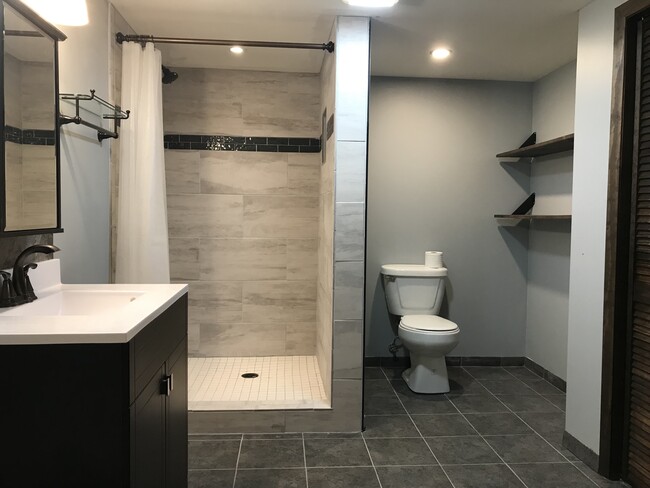 Building Photo - 920 Knottingham Dr