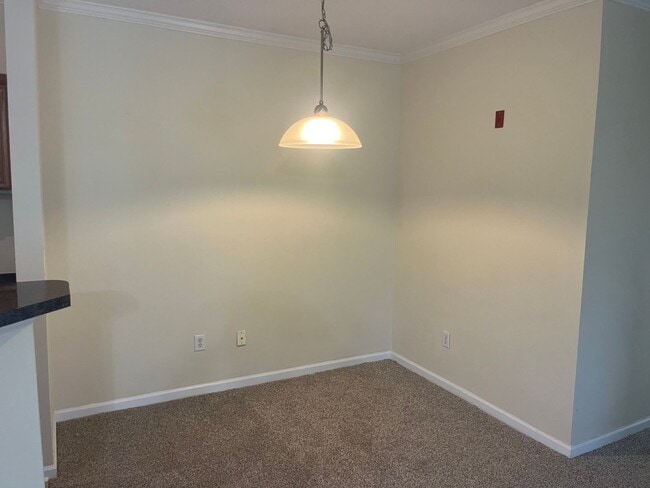 Building Photo - Available now. Great 2 BR unit in The Concord!