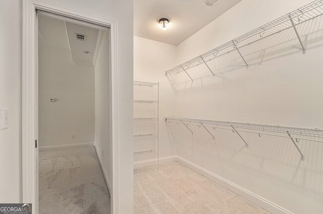 Building Photo - 180 Greenview Dr