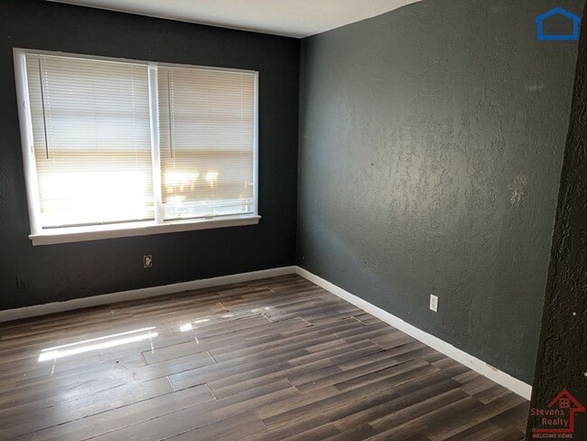 Building Photo - 2811 NW 21st Pl