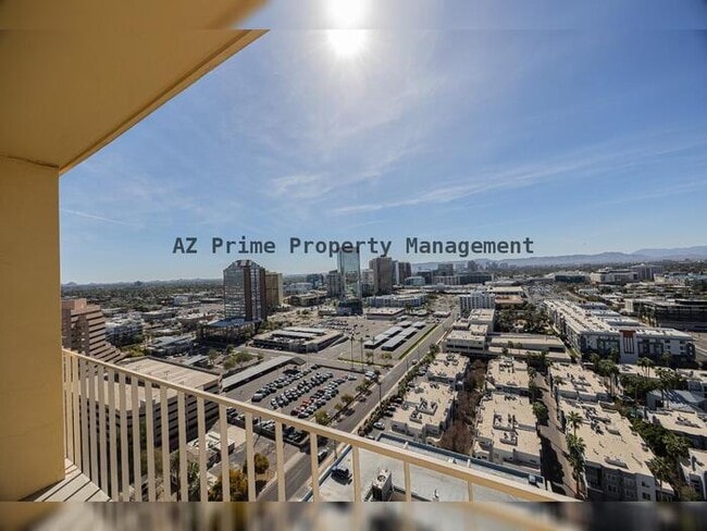 Building Photo - 207 W Clarendon Ave