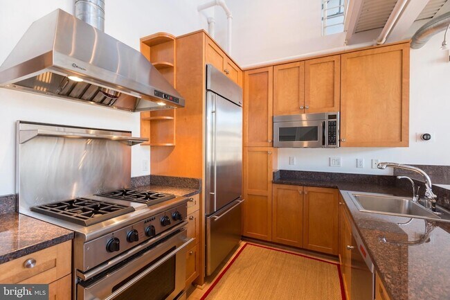Building Photo - 2328 Champlain St NW