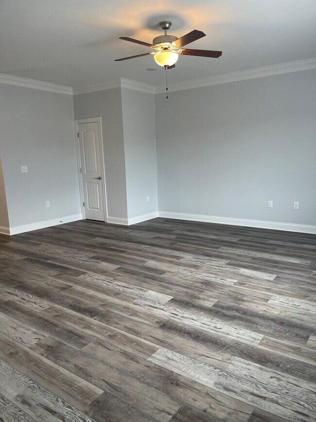 Building Photo - Townhome for rent in Crescent Ridge subdiv...
