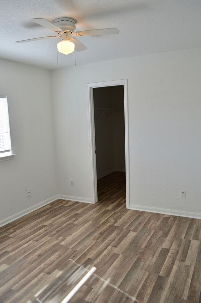 Building Photo - Amazing 4 bed 2 bath 2 story home in Hallie Heights!