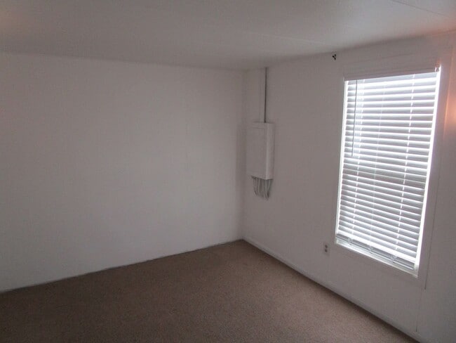 Building Photo - Manufactured Home and ADU on Lower End of Juniper Canyon - Available Now!