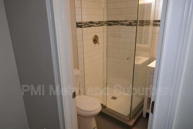 Building Photo - 1832 Dodge Ave