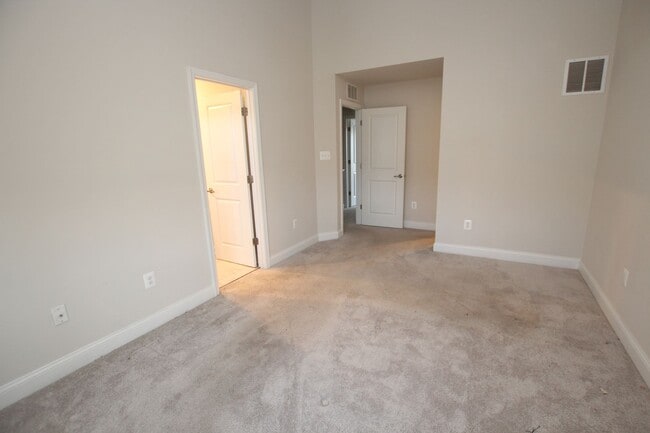 Building Photo - Plantation Lakes a golf community with numerous amenities for residents to enjoy.