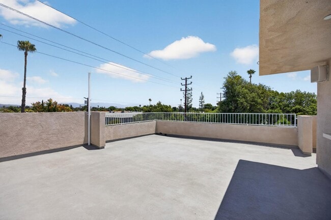 Building Photo - 18358 Saticoy St