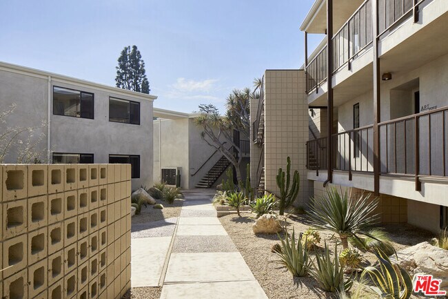 Building Photo - 12425 Texas Ave